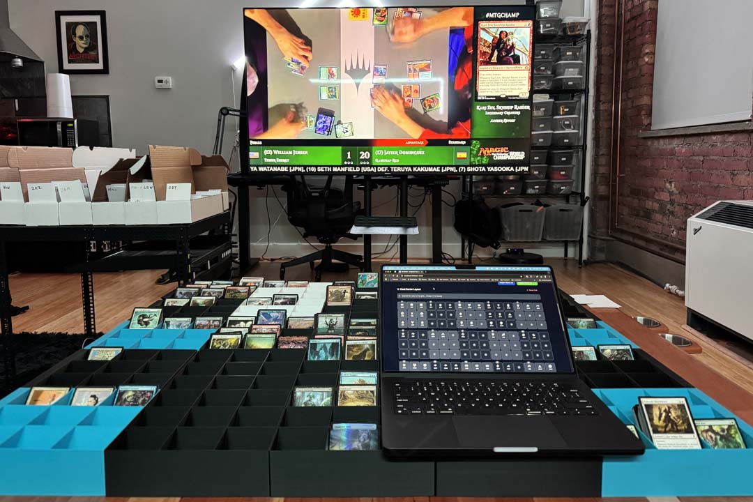 Active card sorting process with laptop and digital tools